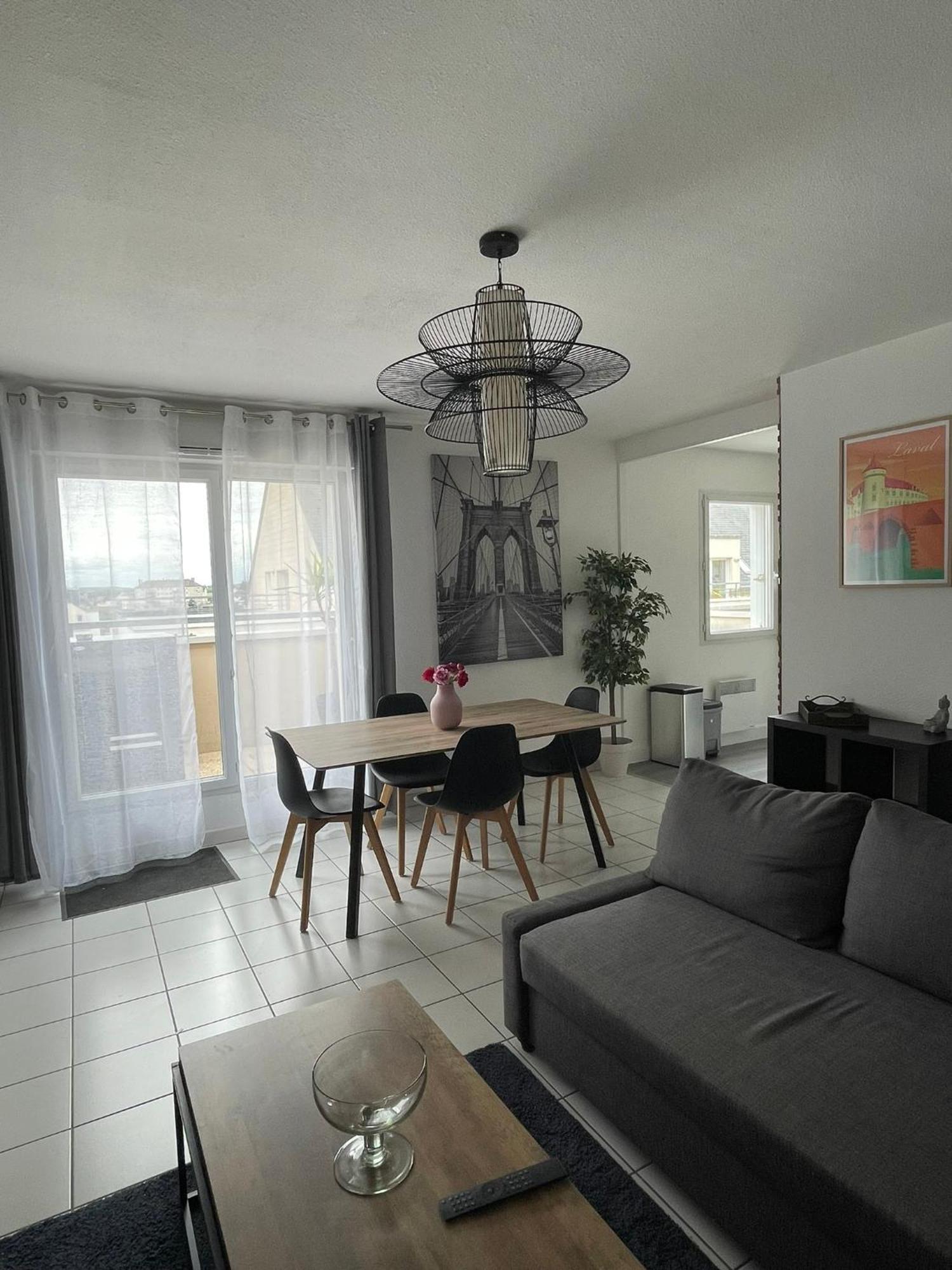 Gare Family Home Laval  Esterno foto